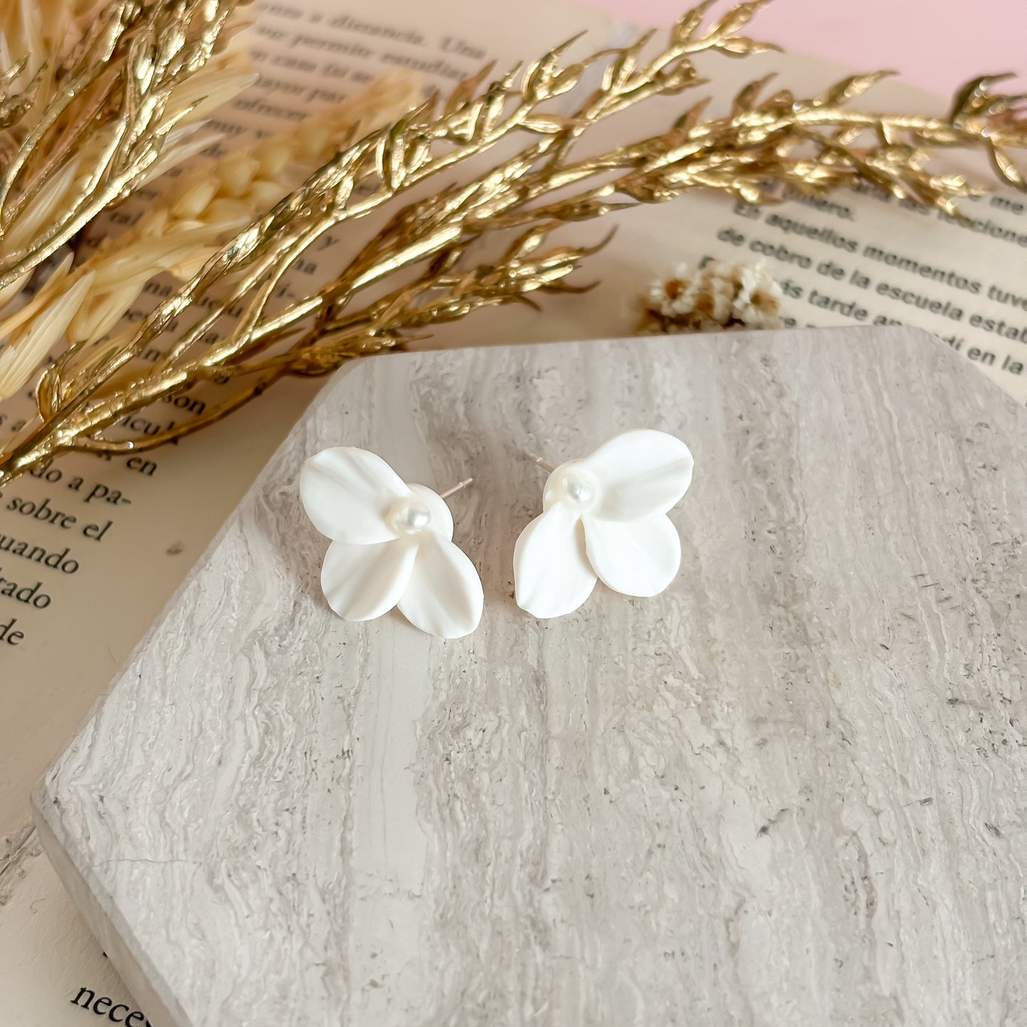 Minimalist petal flower earrings with pearl