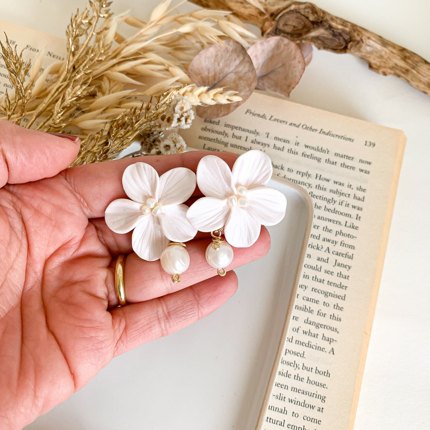 Elegant pearl flower drop earrings