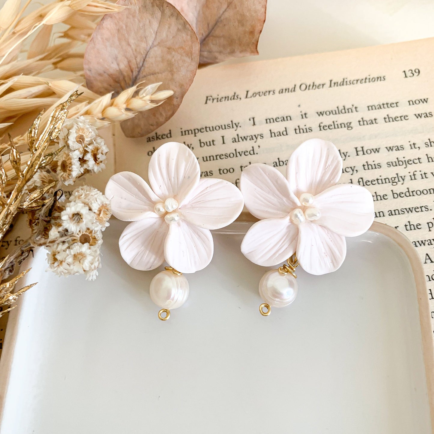 Elegant pearl flower drop earrings