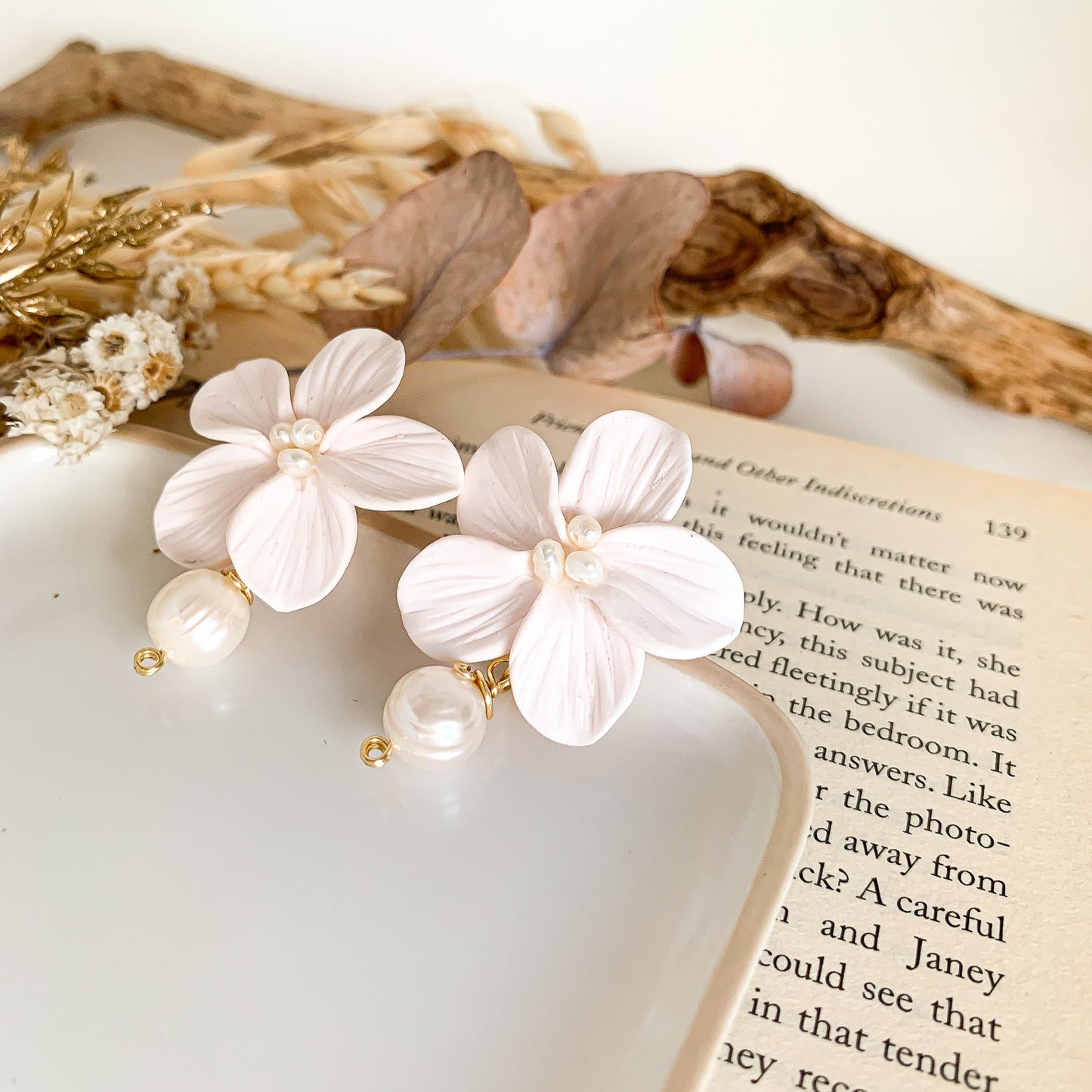 Elegant pearl flower drop earrings