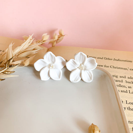 White flower stud earrings with tiny pearls in the center, handmade in polymer clay