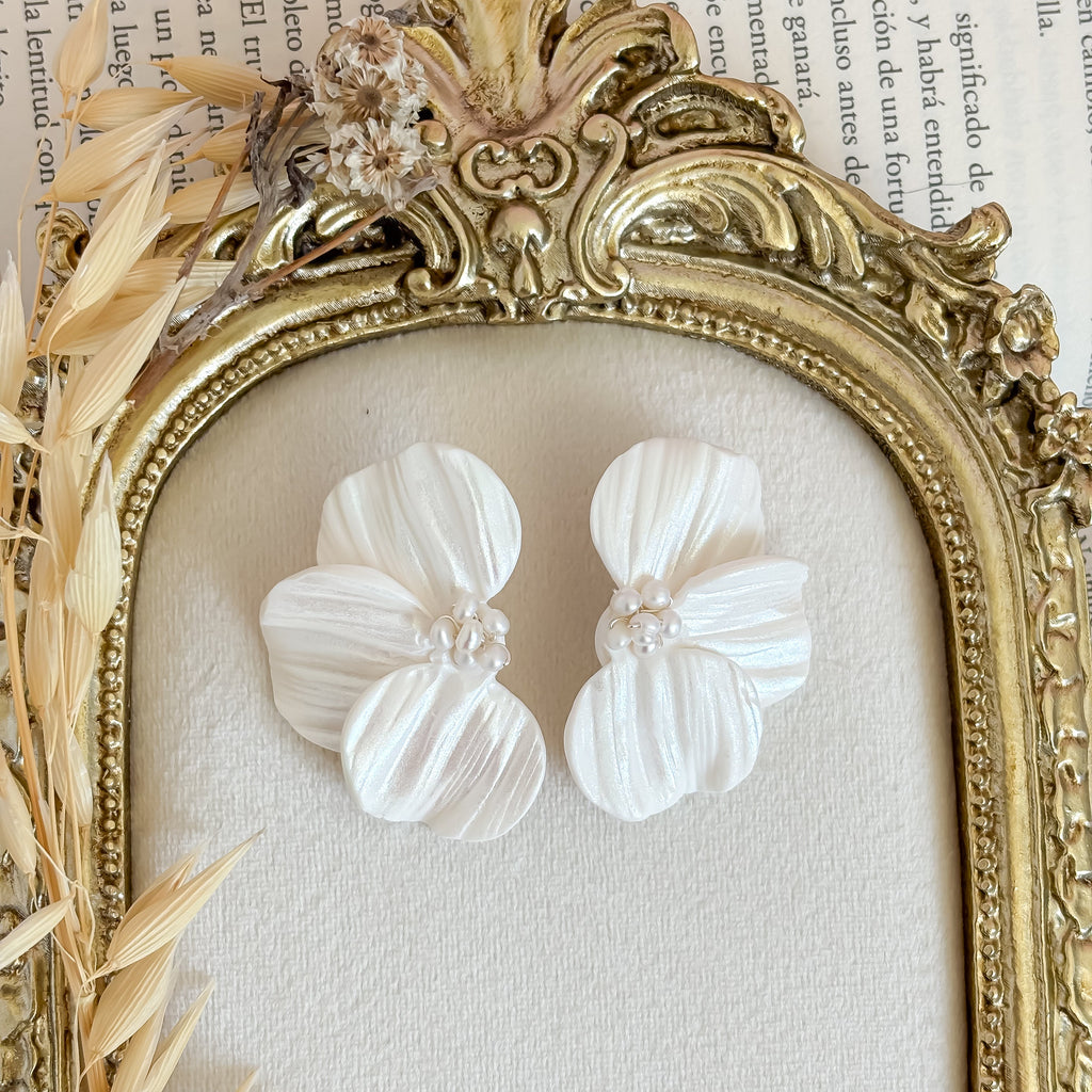 Bloemblad-vormige bloem met zoetwaterparel Centrale oorbellen