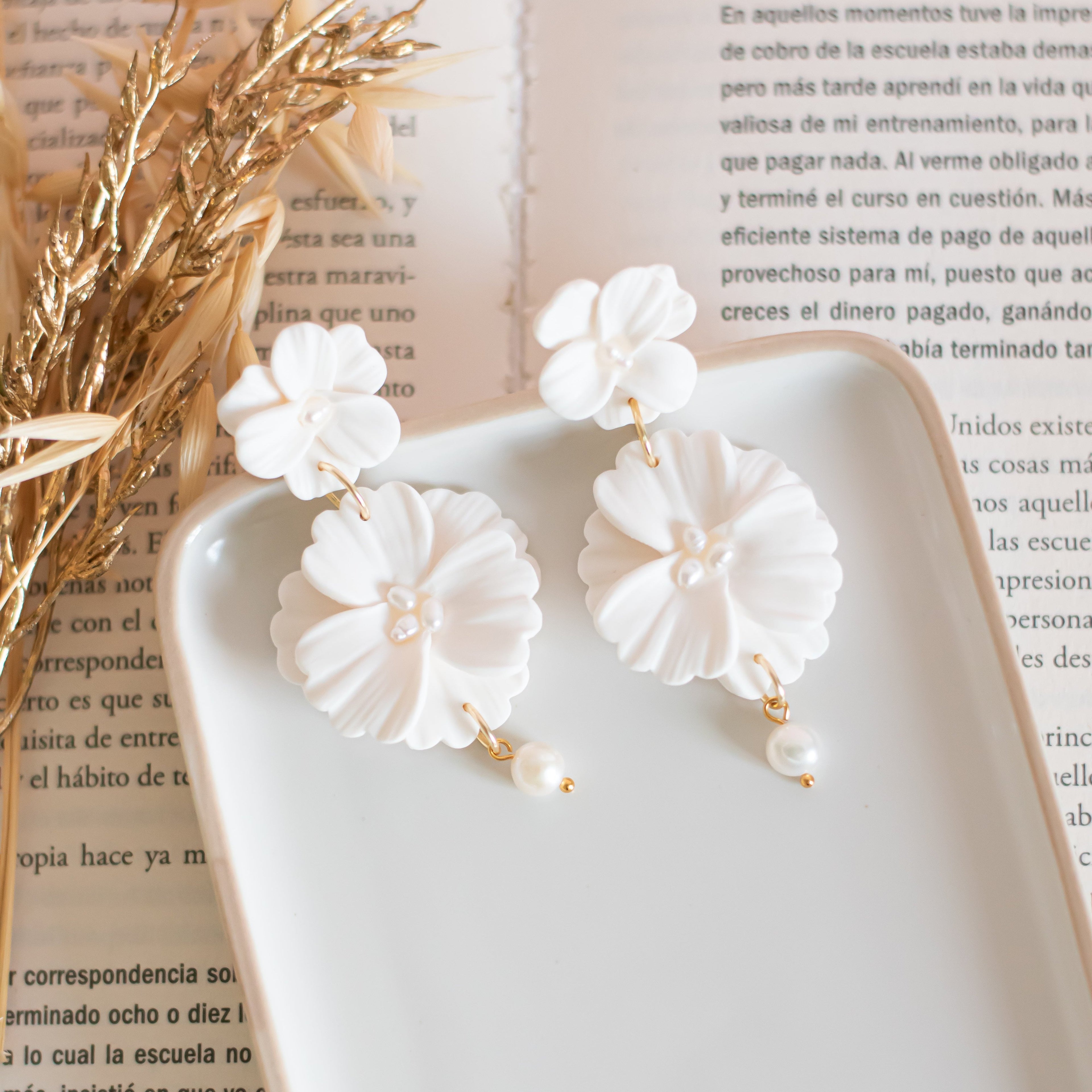 Anna – Bridal double flower statement earrings with pearls drop