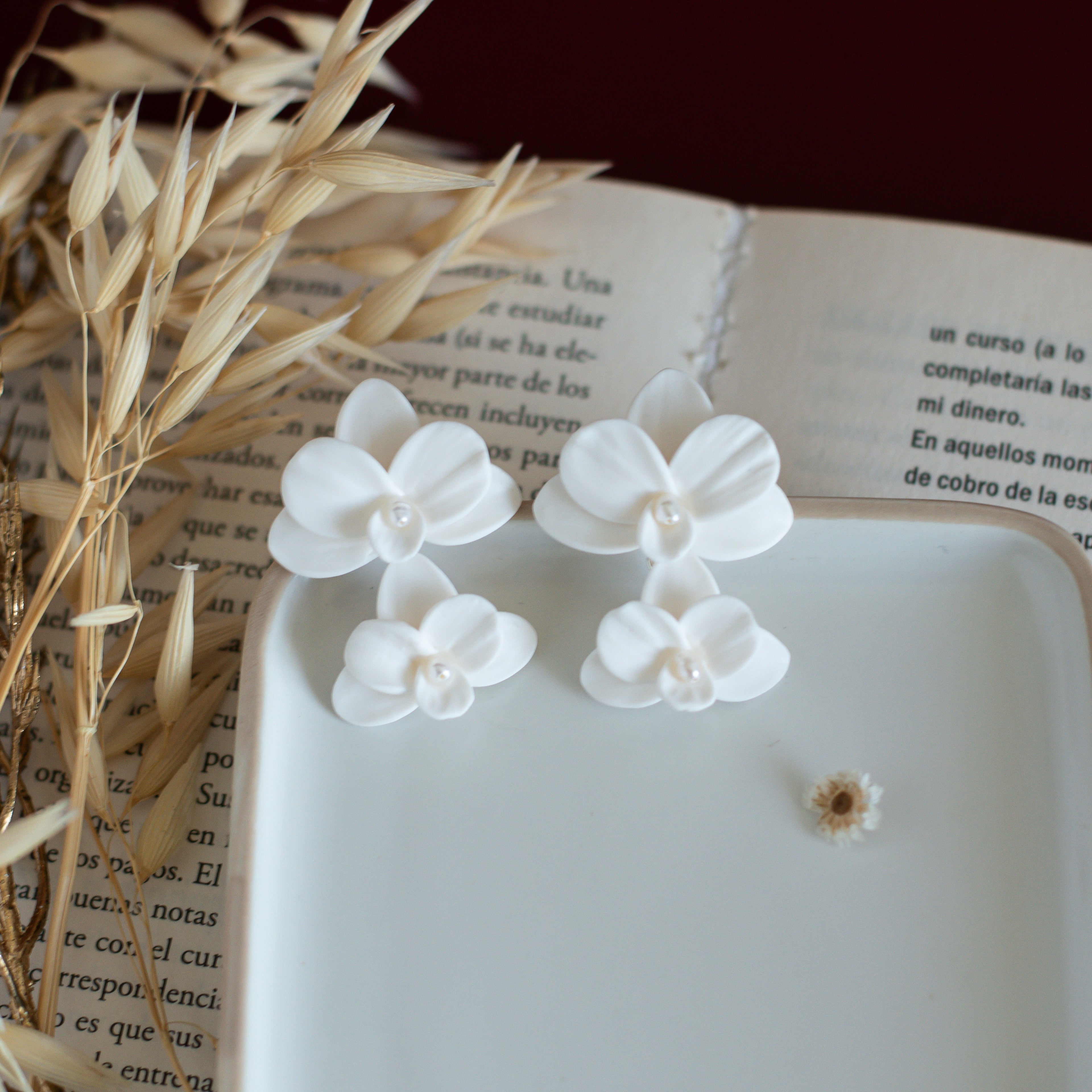 oorbellen met dubbele orchidee in wit