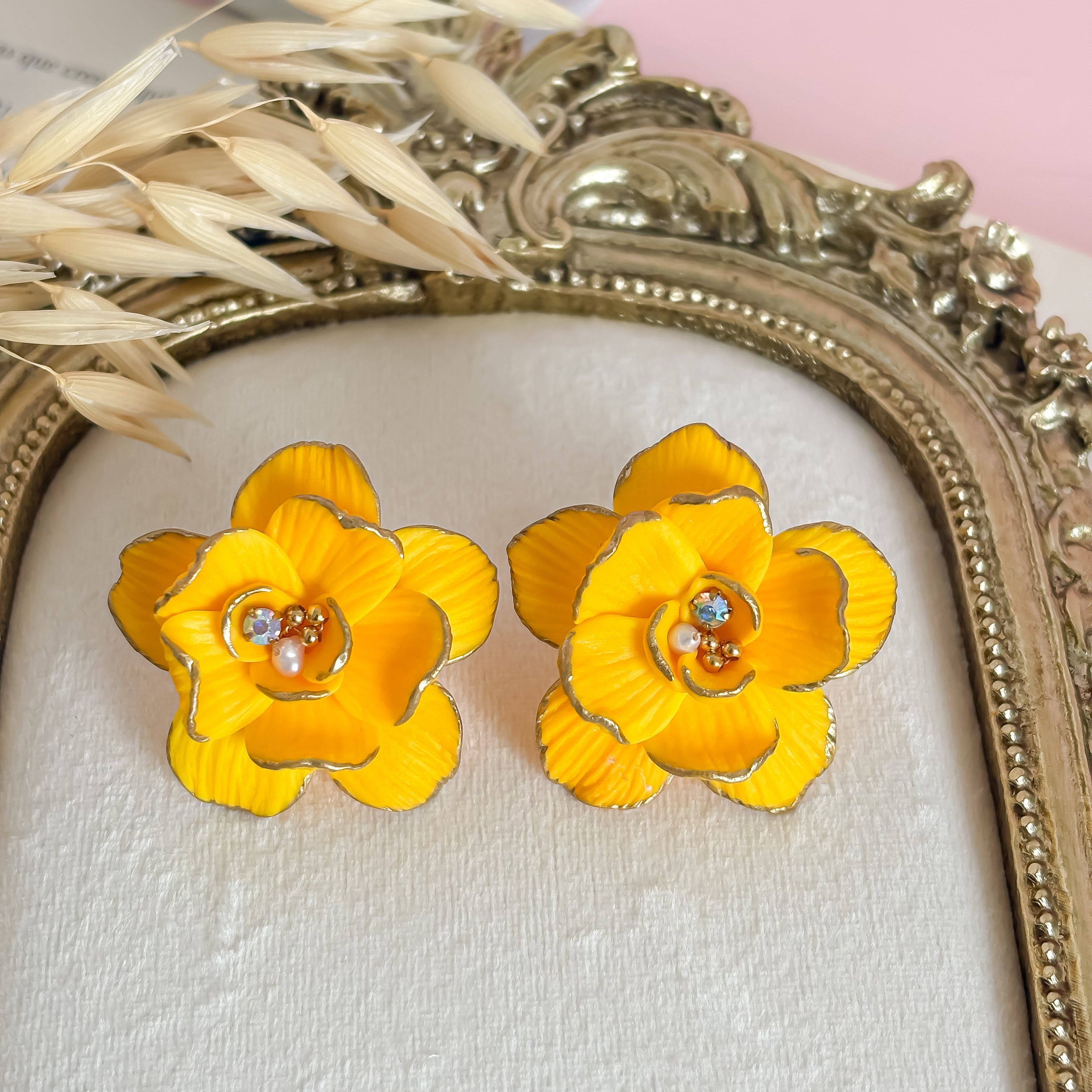 Gele Bloemige Statement Oorbellen Handgemaakte polymeer klei 