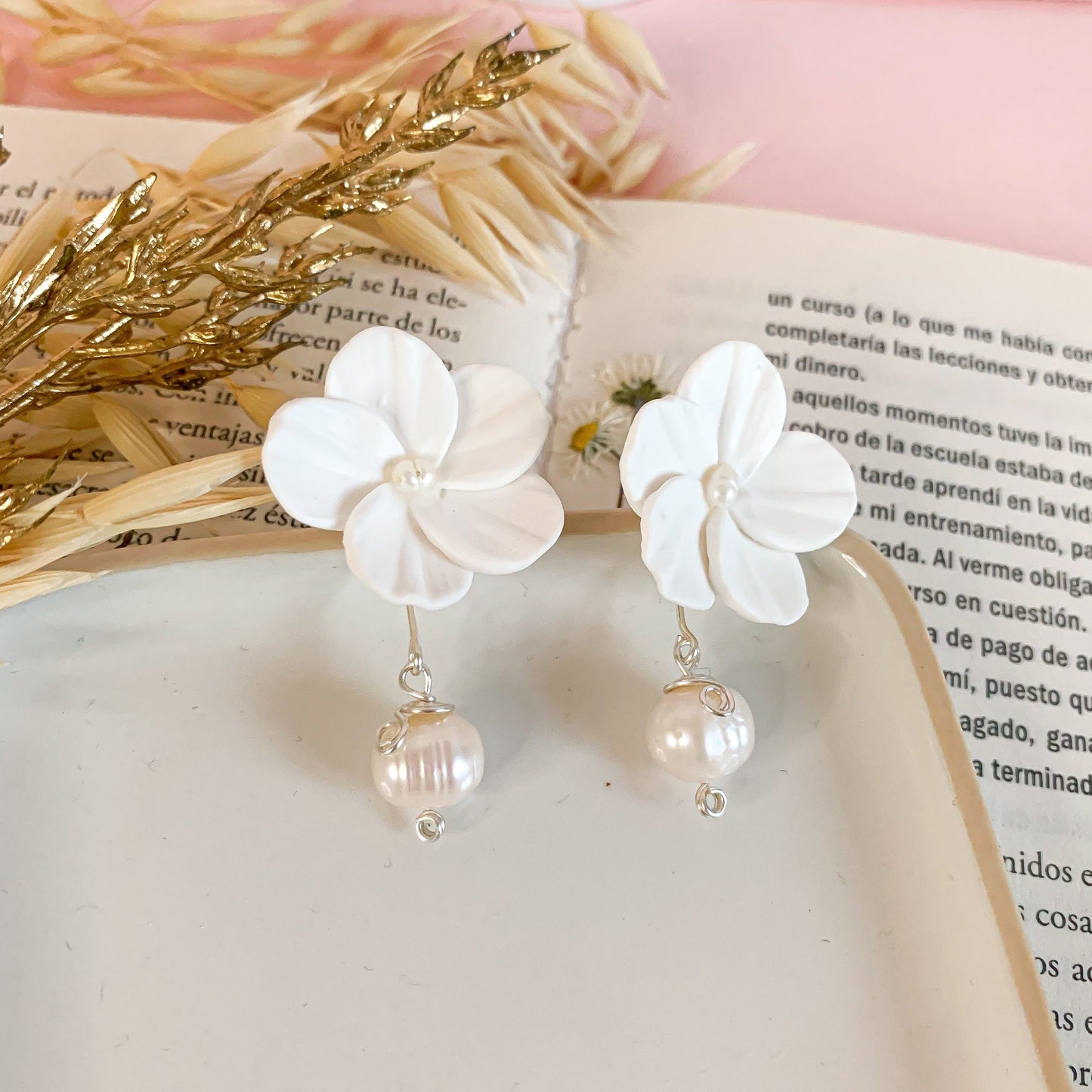 Silver Bella- White flower earrings with convertibles pearls drops