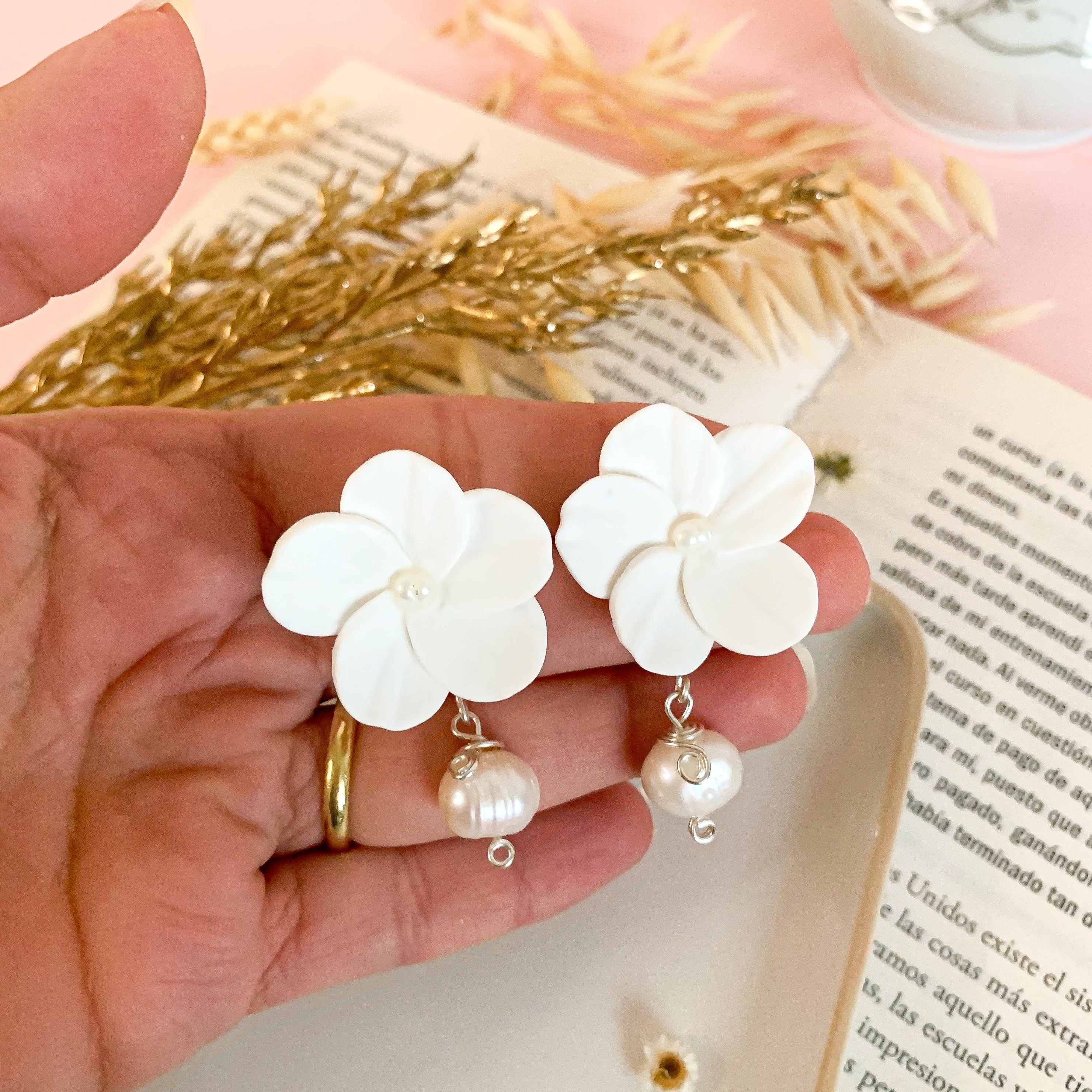 Bella- White flower earrings with convertibles pearls drops