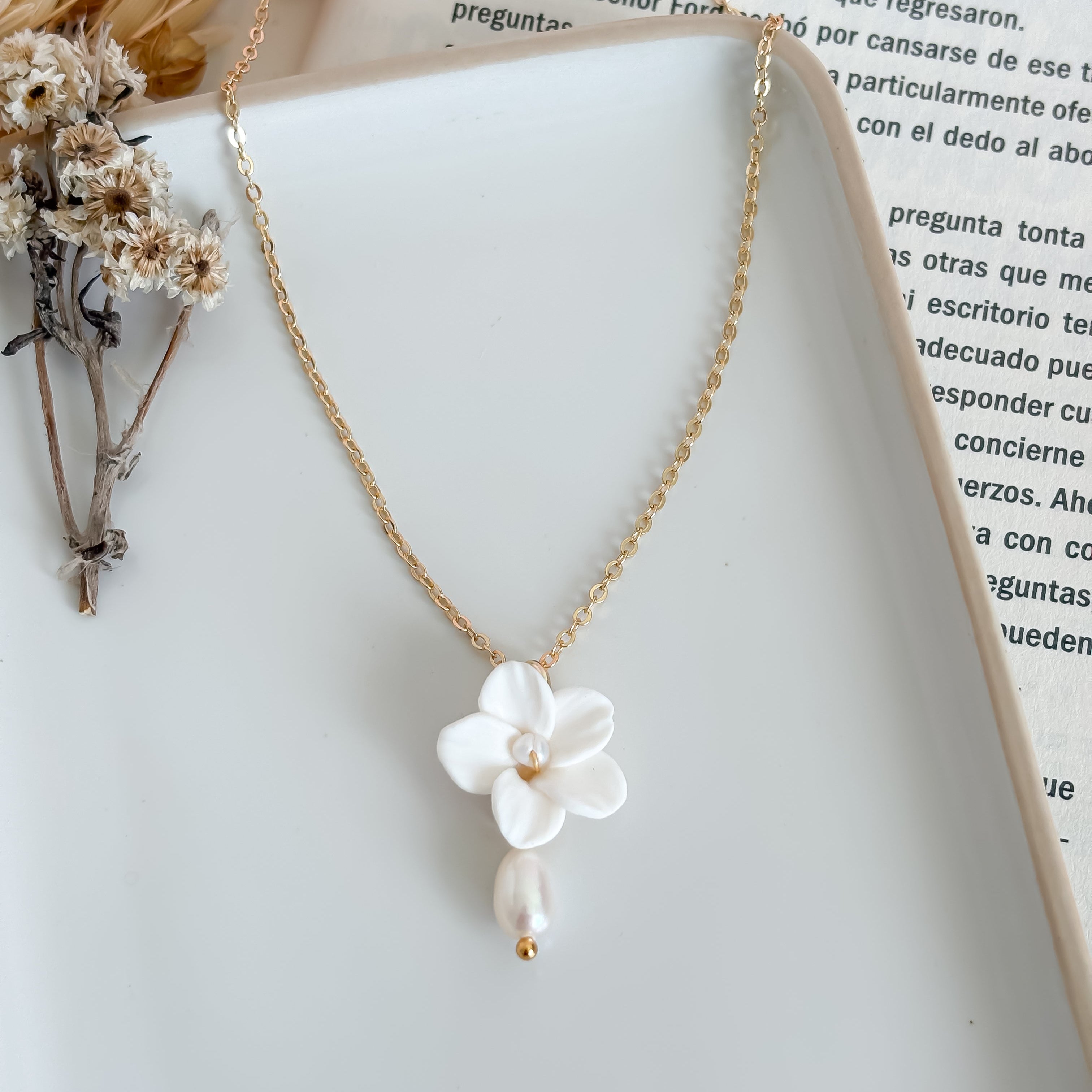 Delicate Floral Pearl Pendant Necklace
