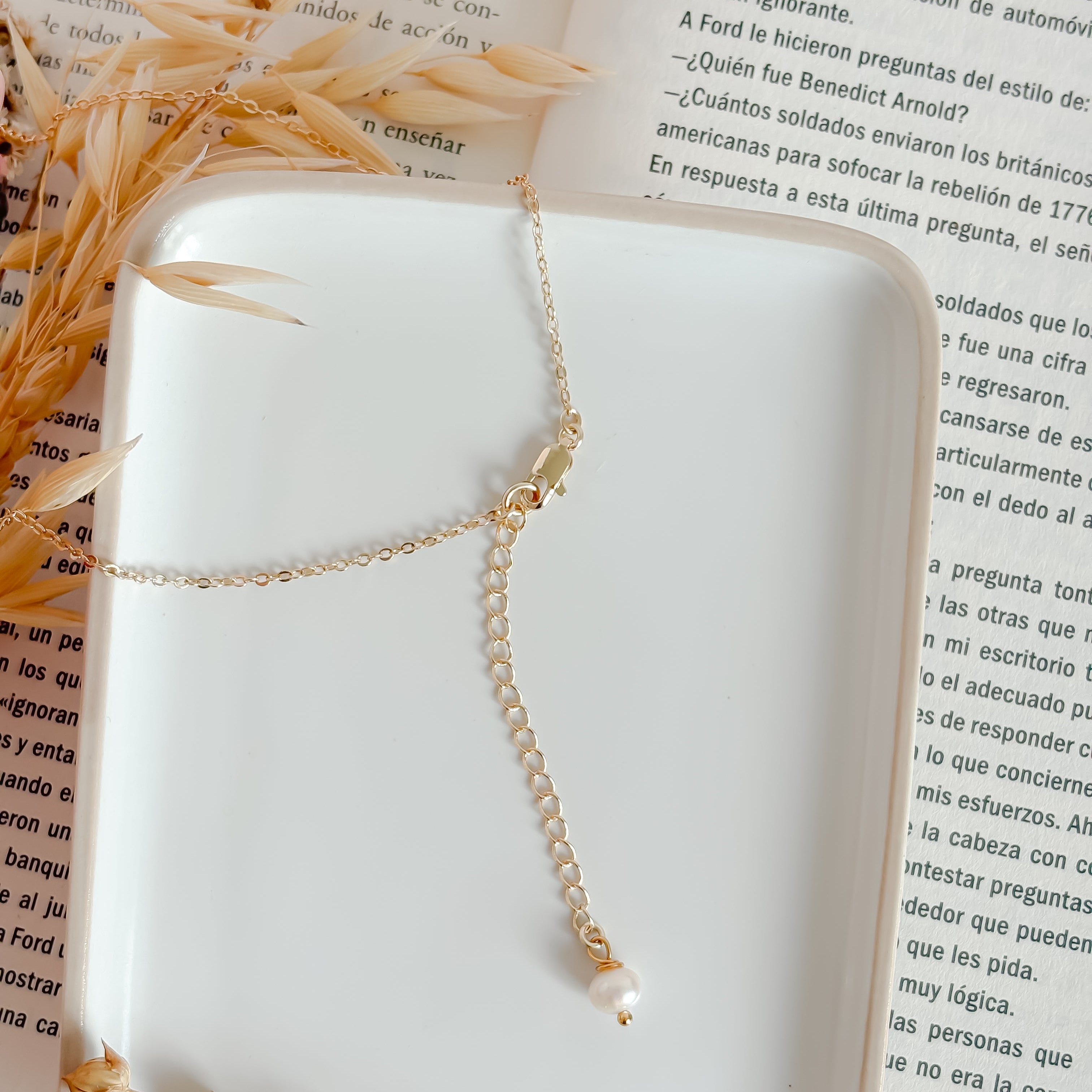 Delicate Floral Pearl Pendant Necklace