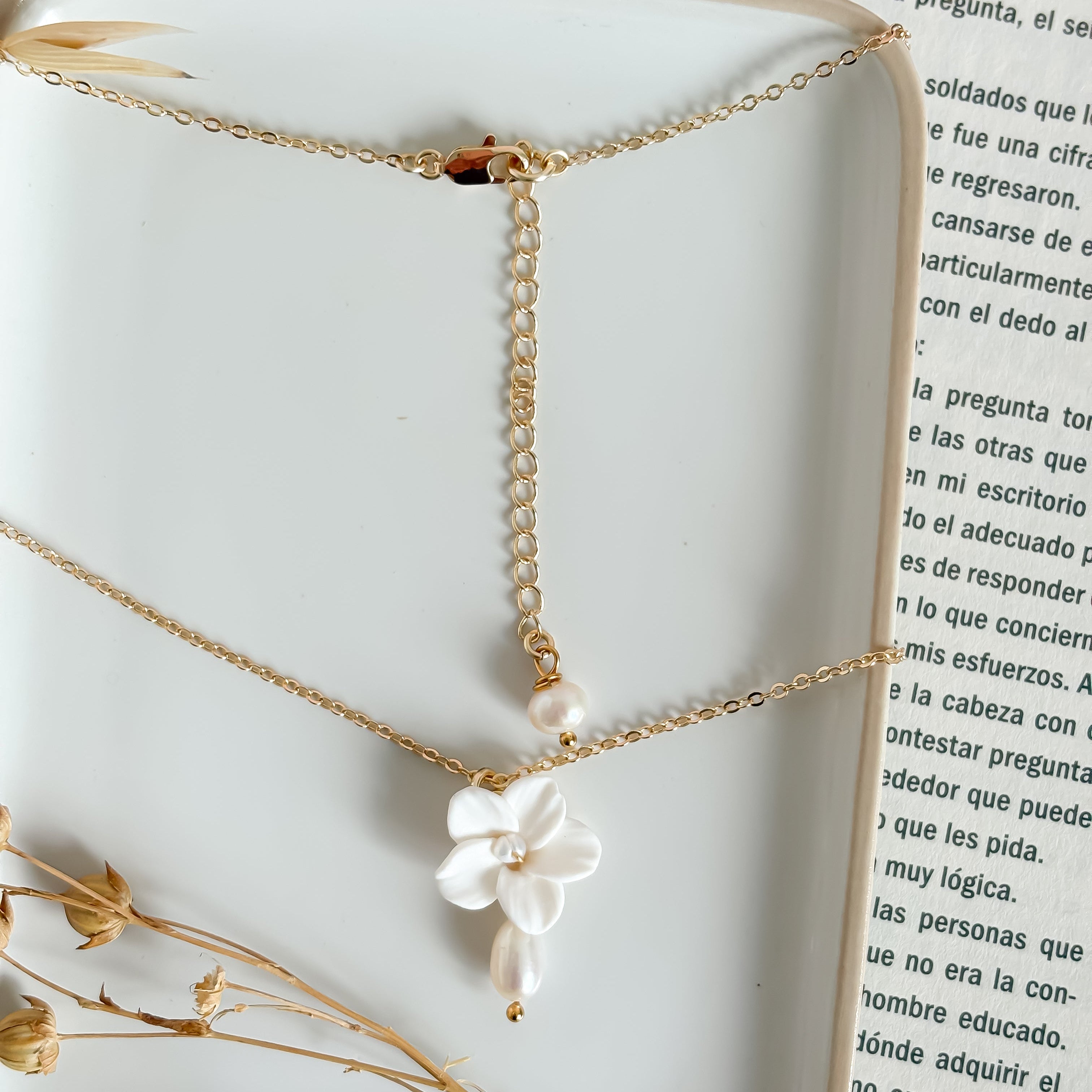 Delicate Floral Pearl Pendant Necklace