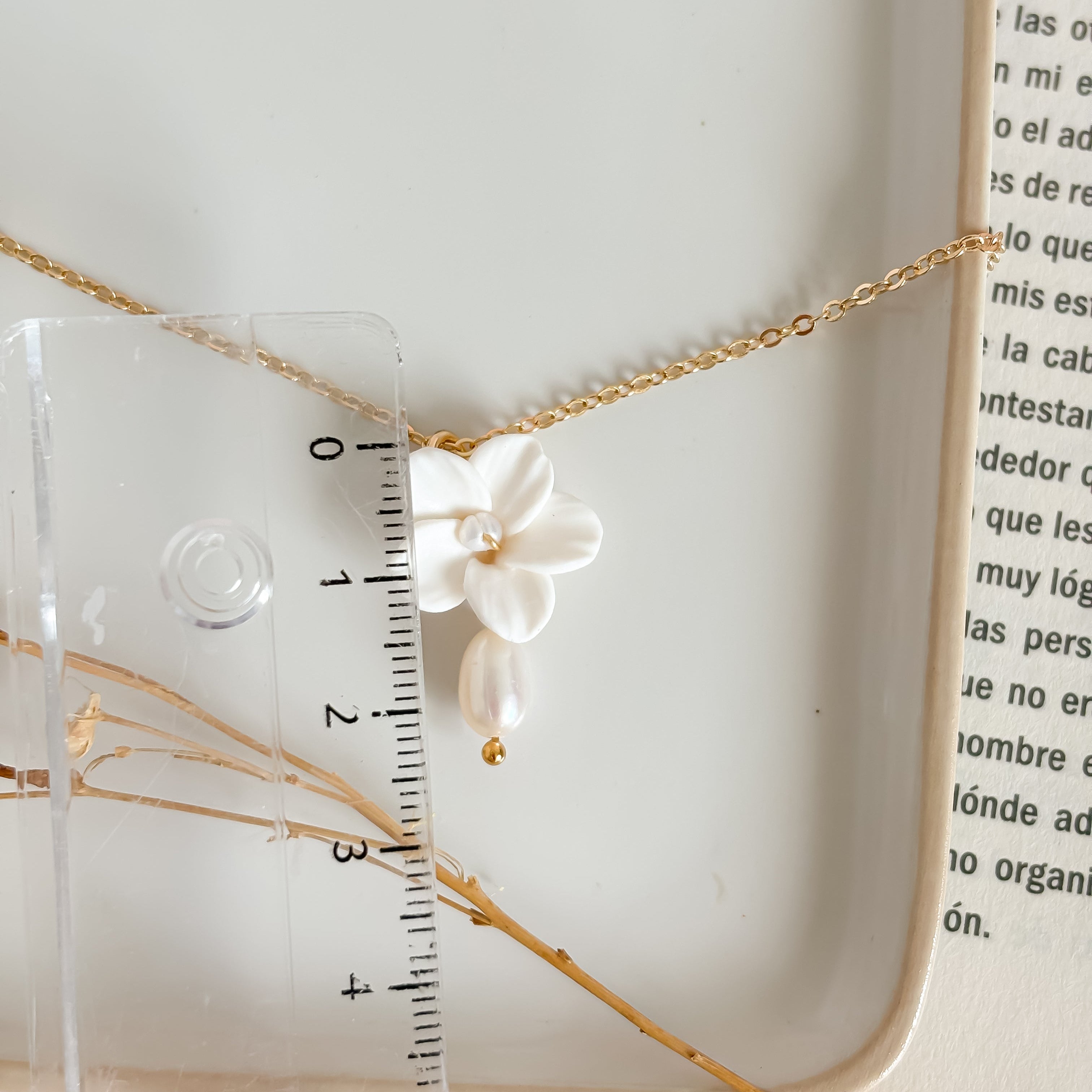 Delicate Floral Pearl Pendant Necklace