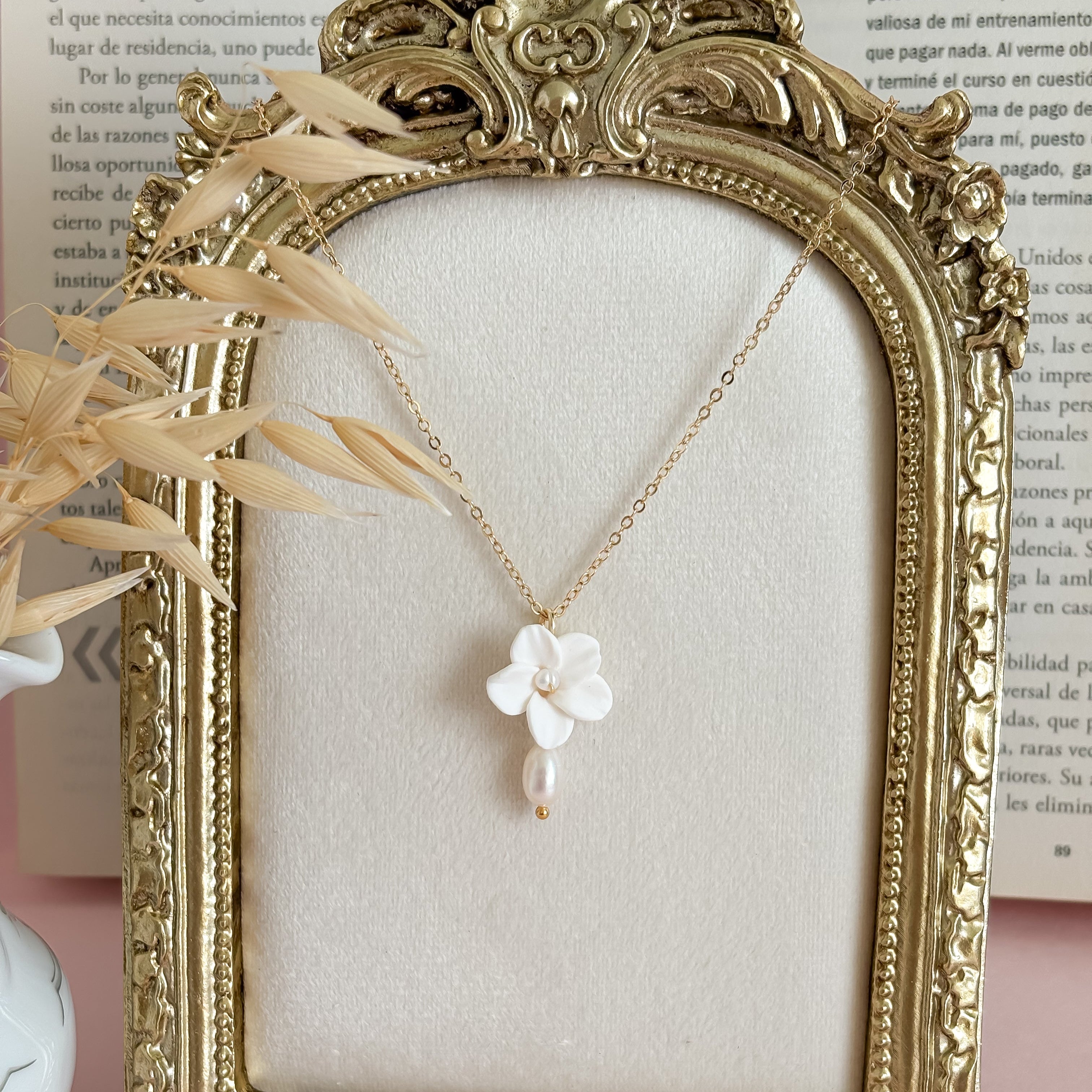 Bloemenketting, met een druppel parel