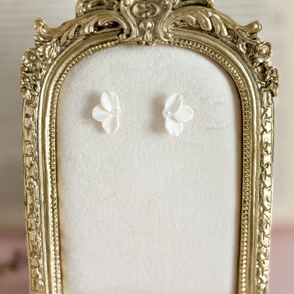 Minimalist petal flower earrings with pearl