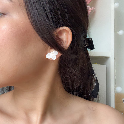 Minimalist petal flower earrings with pearl