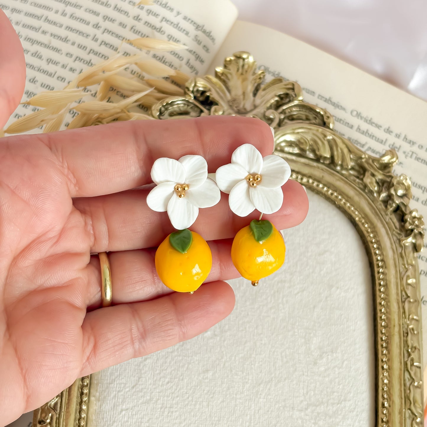 Siciliani lemon blossom earrings with white flowers
