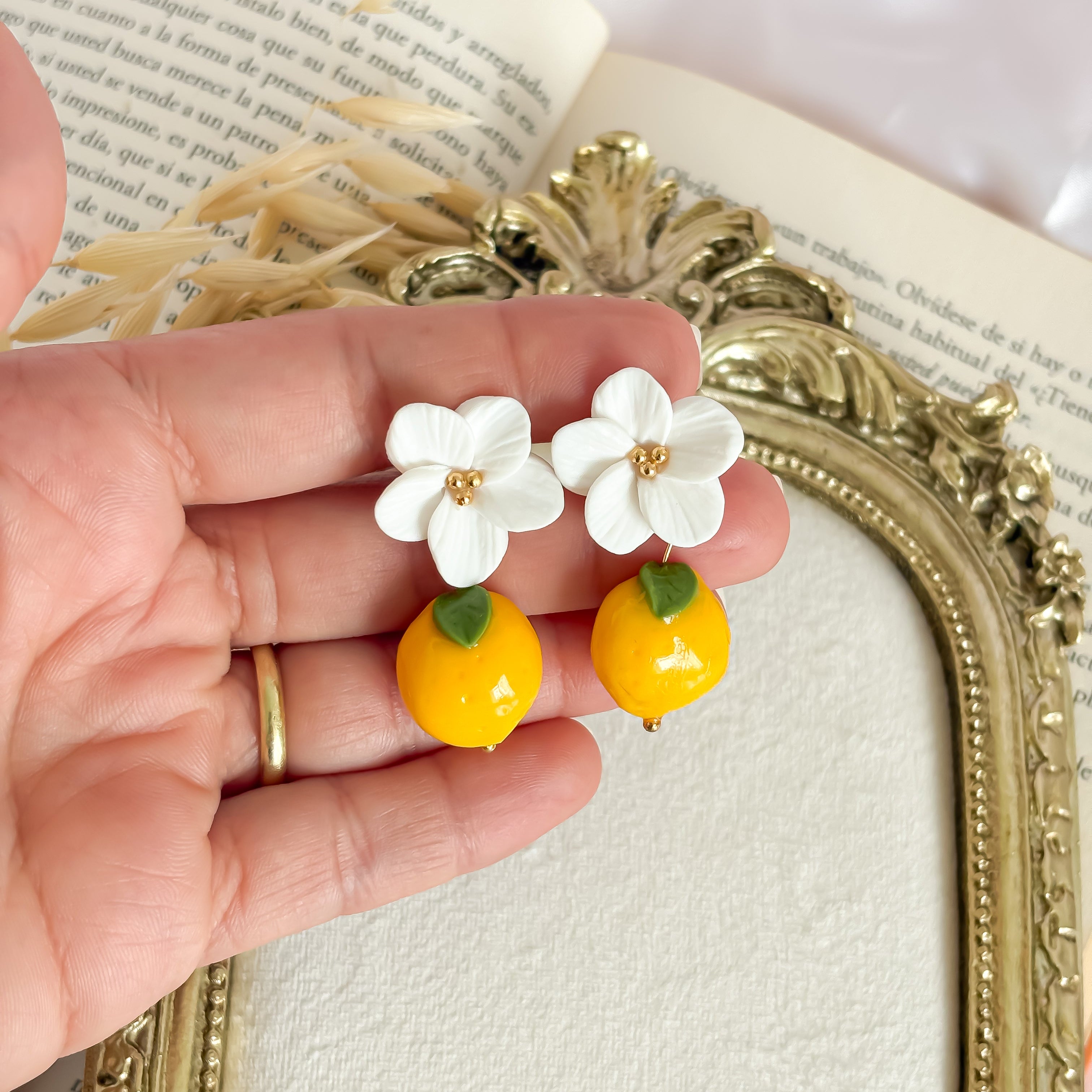 Siciliaanse-citroenbloesem polymeerklei oorbellen