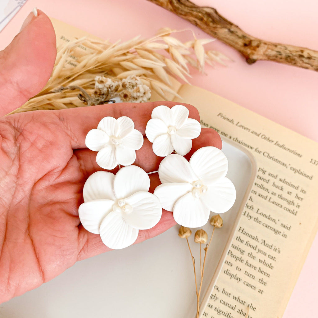 double floral bridal earrings taking the hand as a reference measurement