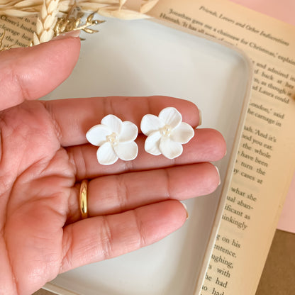 bridal floral earrings hand measurement reference