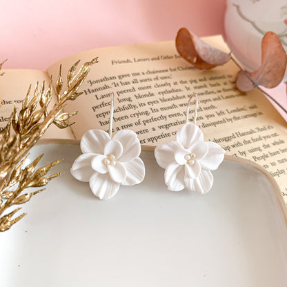 Flower dangle earrings with pearl in the center handmade in white polymer clay 