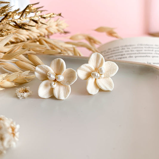 small flower stud earrings with pearls with gold plated wire