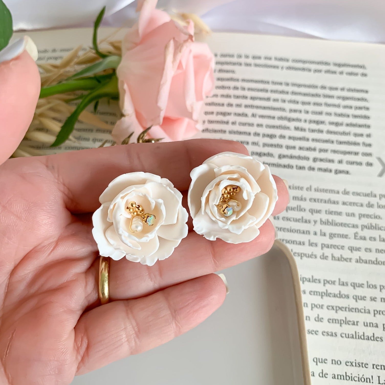 hand measurement of peony stud earrings