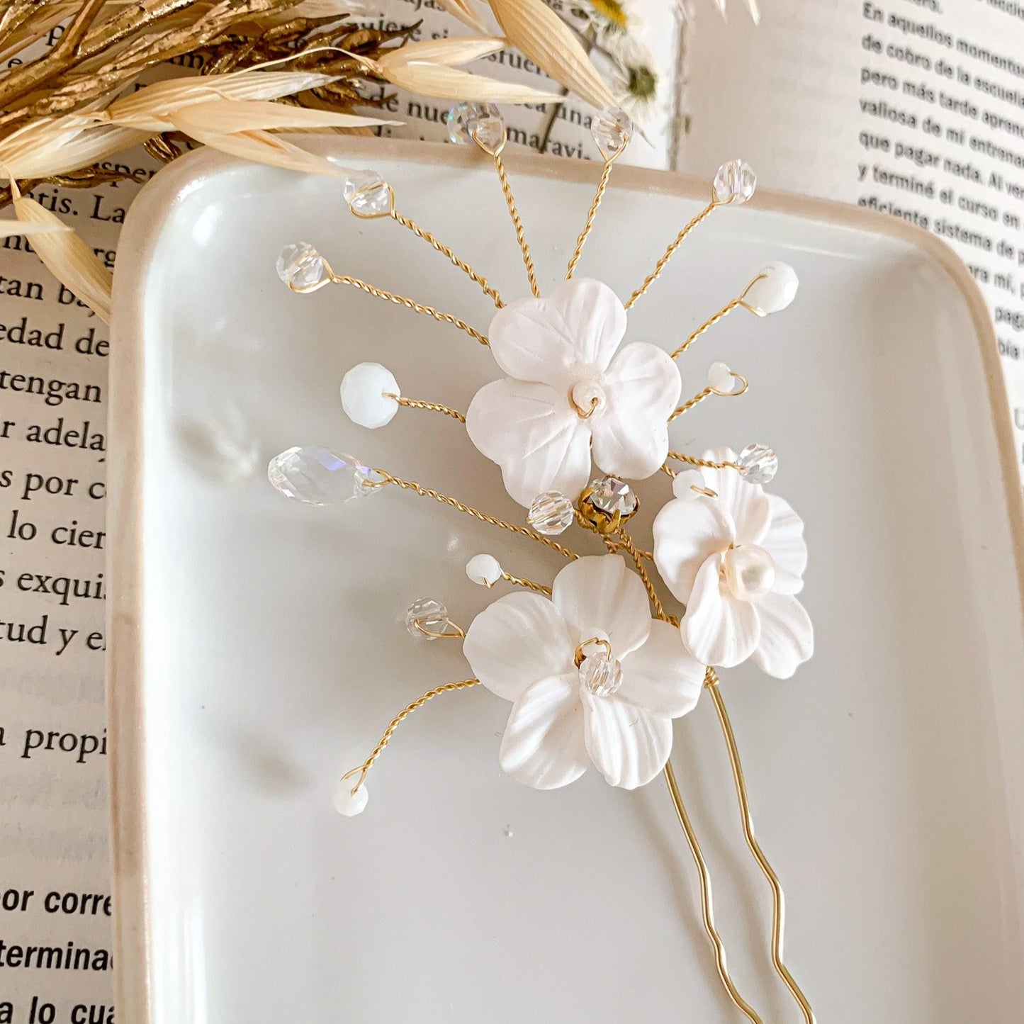 Dainty bridal flower hairpin with pearls