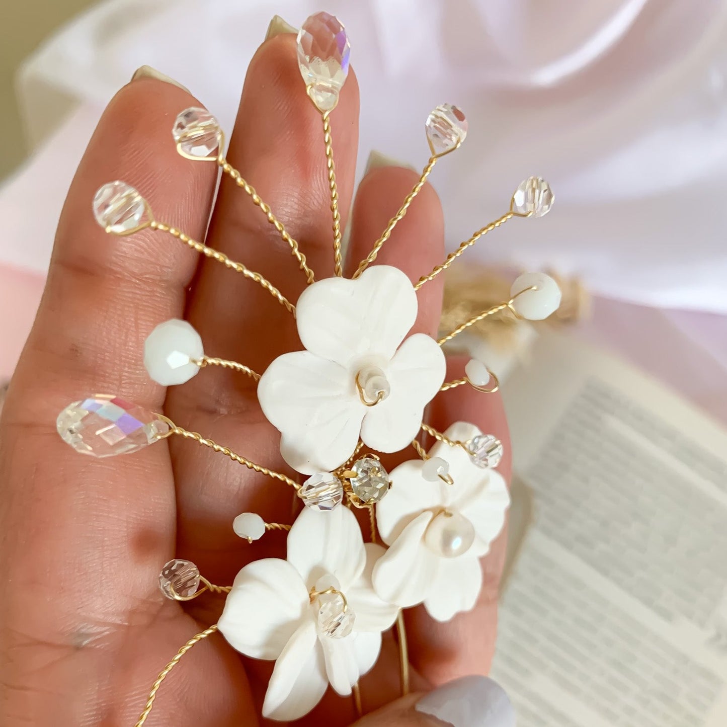 Dainty bridal flower hairpin with pearls