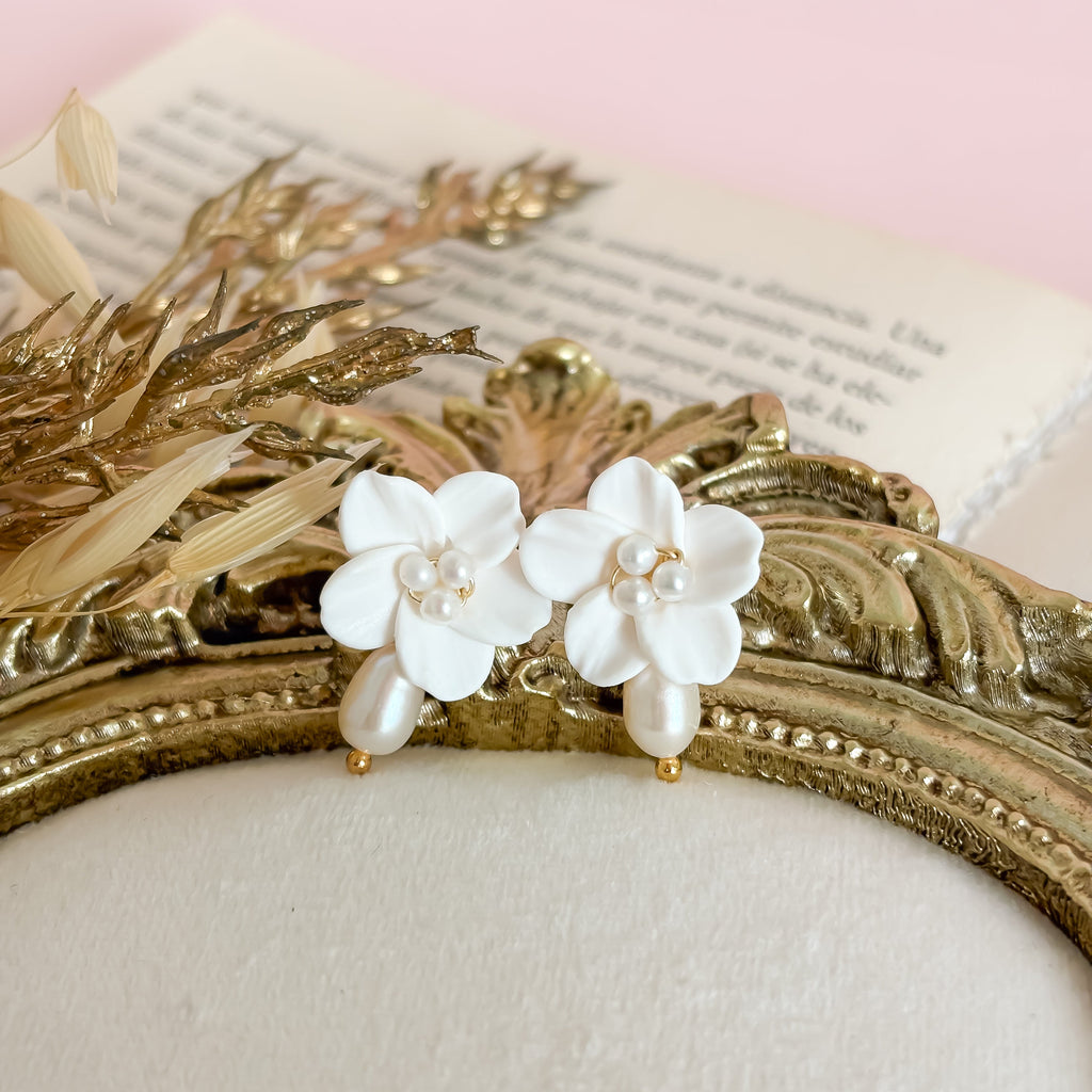 Parelbloem bruidsoorbellen met polymer klei