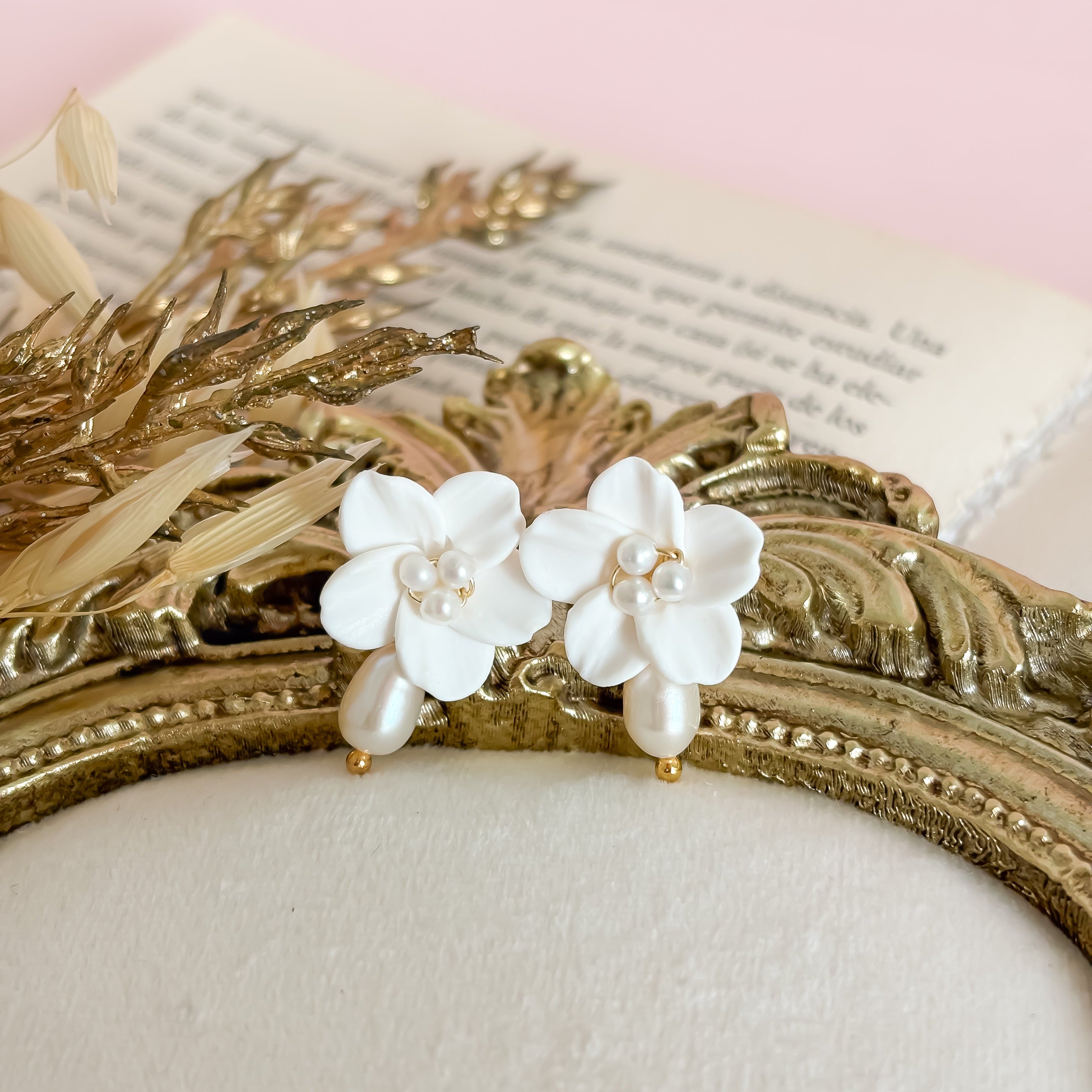 Parelbloem bruidsoorbellen met polymer klei