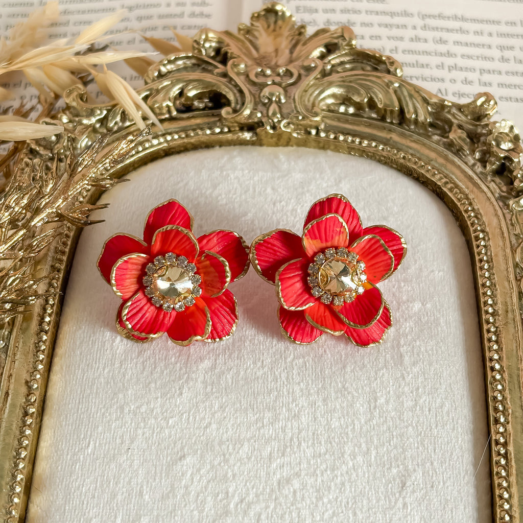 Rode bloemen oorbellen met crystal kralen in de midden