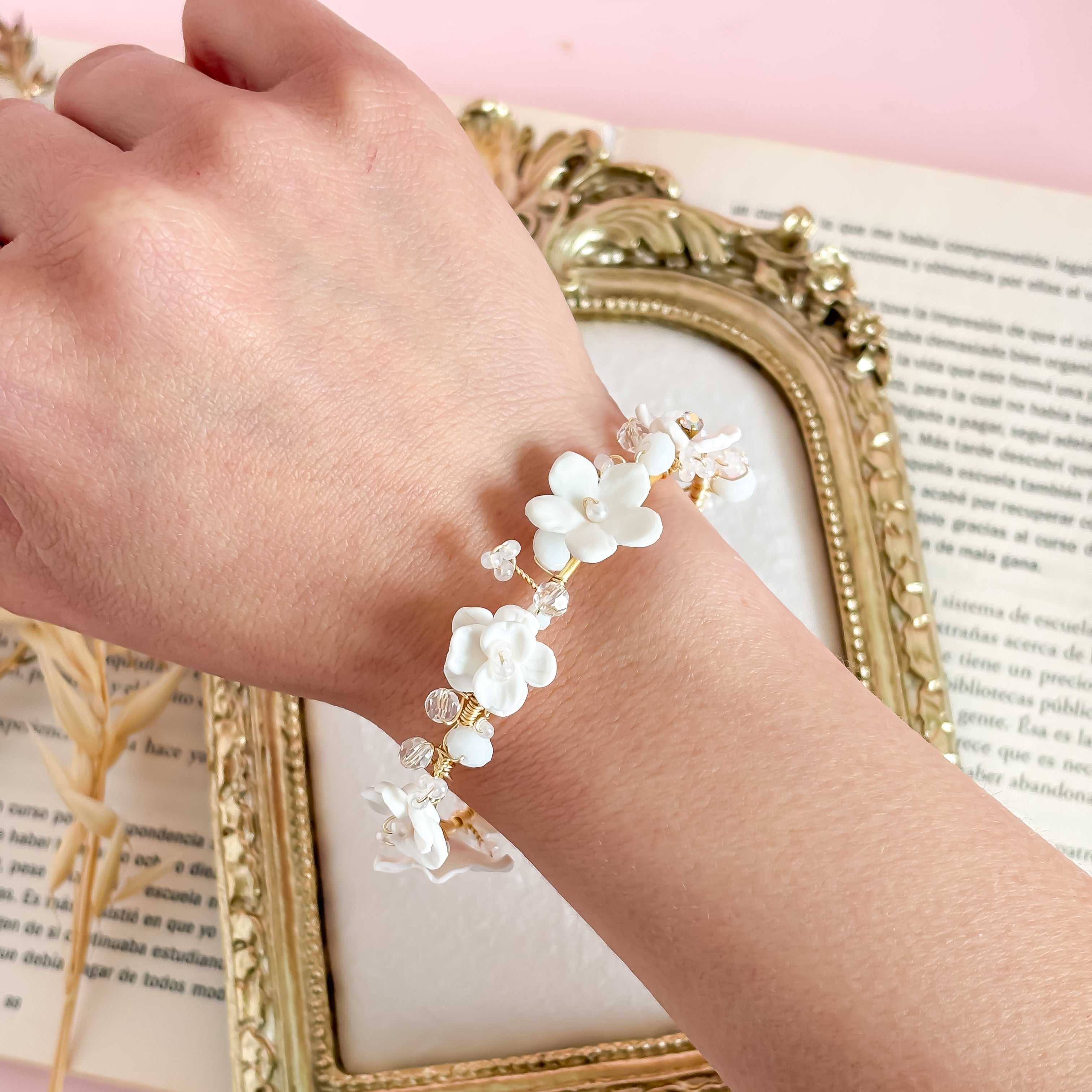 armband met kleibloemen voor bruid