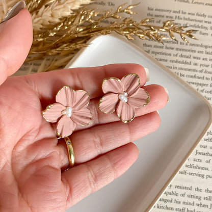 hand measurement pink flower stud earrings 